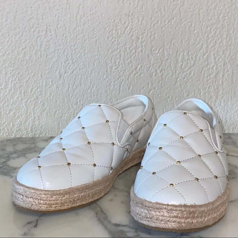 Michael Kors Libby Slip-On Shoes White Quilted w/ Gold Studs Size 5.5 M - LS20K - Picture 4 of 8